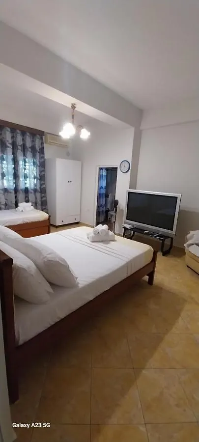 Collaku Apartment'S فلورا